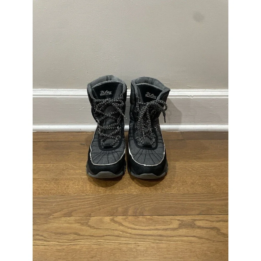 Skechers D’Lites Sz 8.5 EUR 38.5 Black Quilted Textile Lace Up Winter Boots